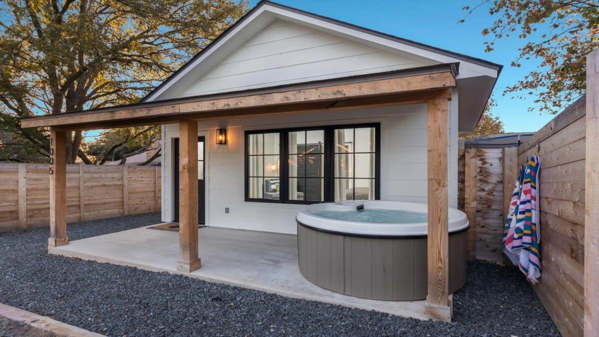 Alley Kat Guesthouse With Private Hot Tub Fredericksburg Buitenkant foto